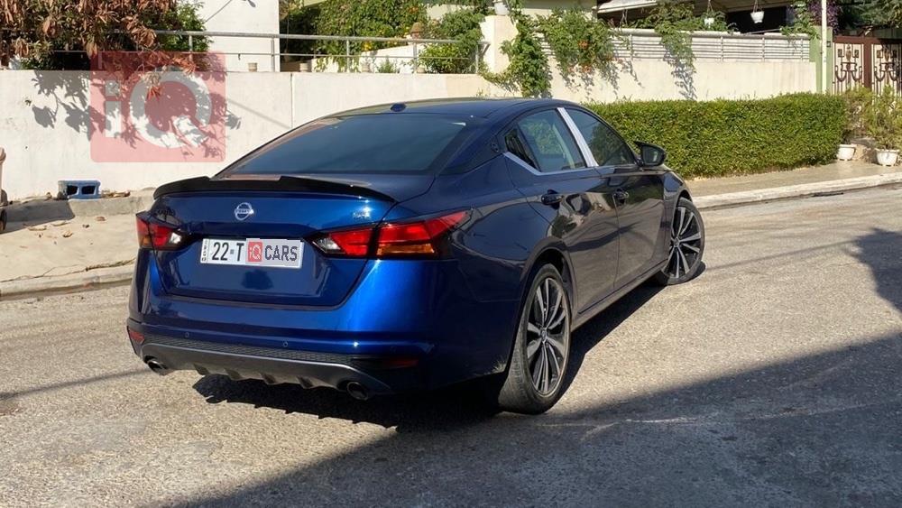 نيسان ألتيما